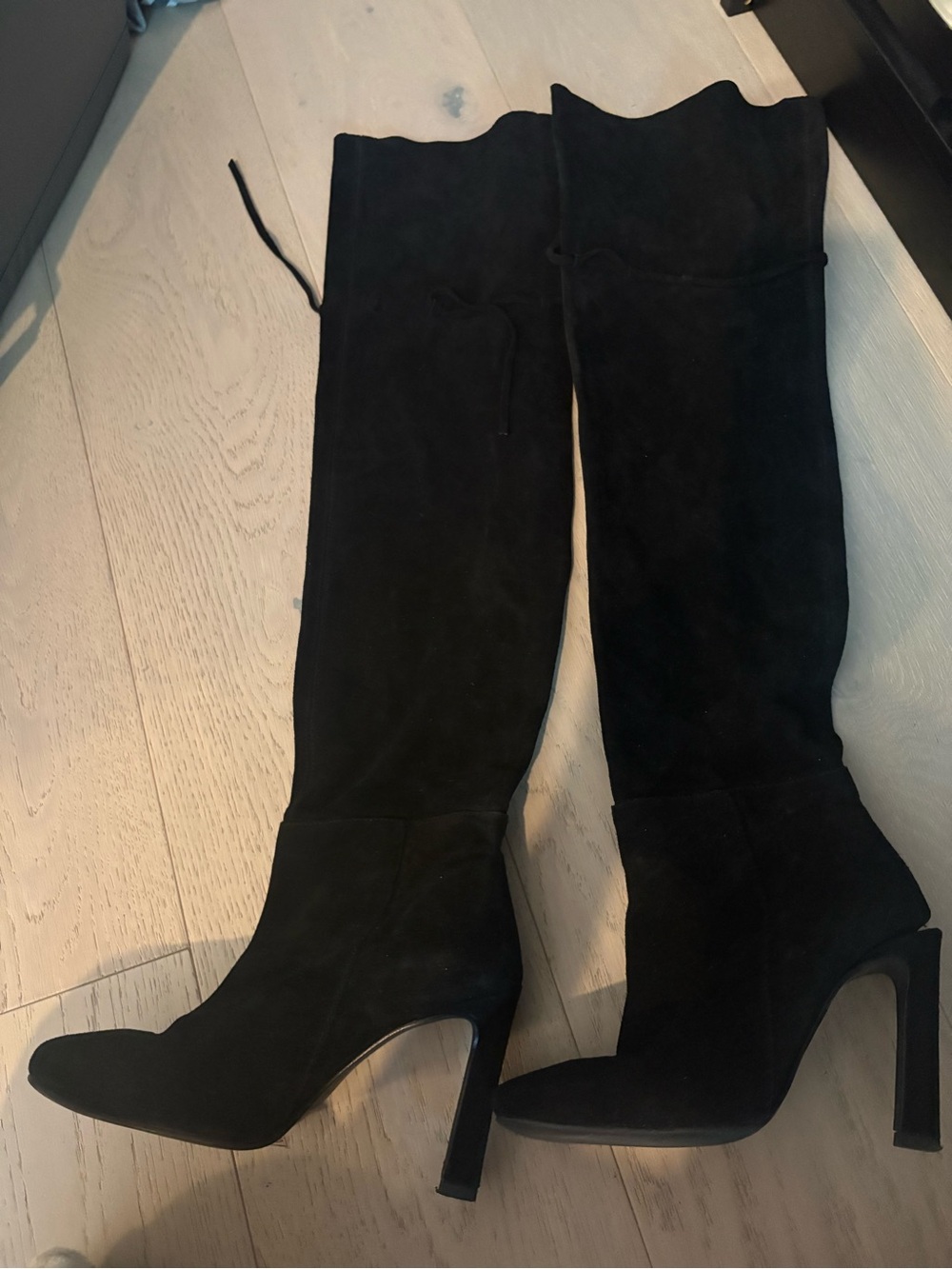 *Left heel broken* Black Over-the-Knee Suede High-Heel Boots